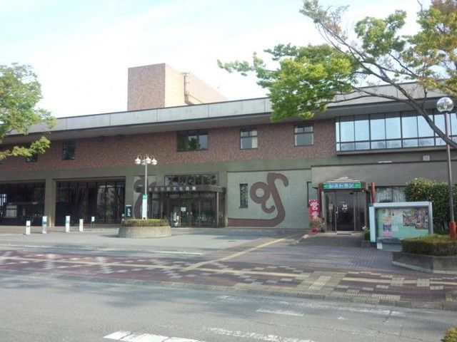 近くの本庄市民文化会館まで450m（徒歩6分）