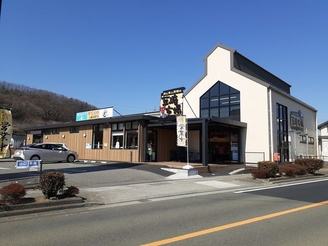 近くの韮崎市場まで30m(徒歩1分)