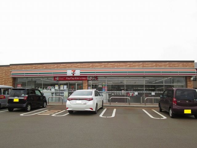 近くのコンビニまで980m（徒歩13分）