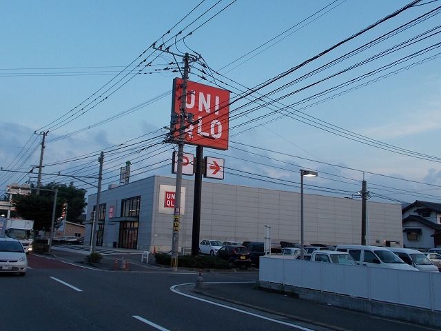 近くのユニクロ大宰府店まで1,000m（徒歩13分）