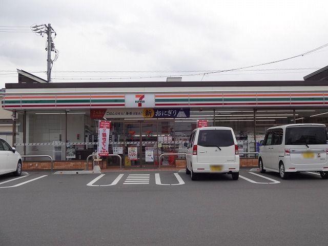 近くのコンビニまで500m（徒歩7分）