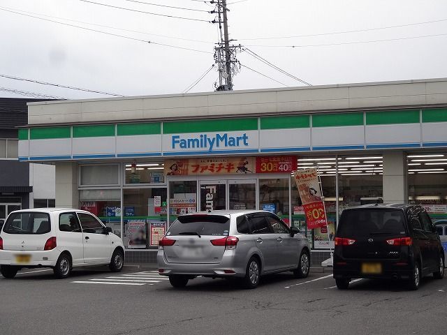 近くのコンビニまで900m（徒歩12分）