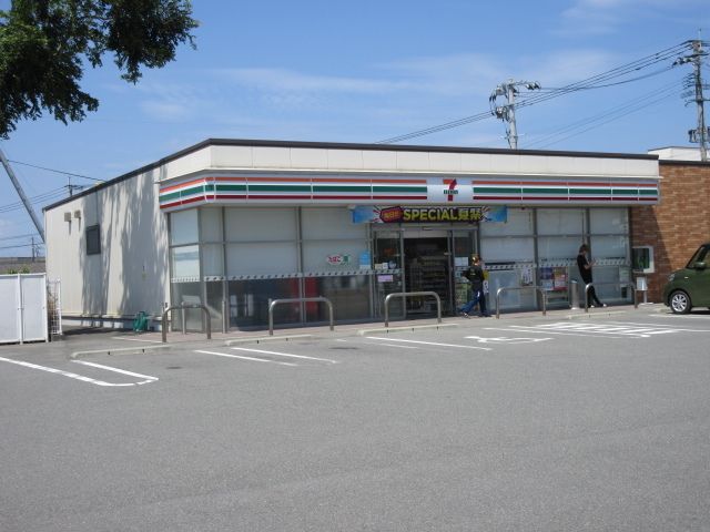 近くのセブンイレブンまで550m（徒歩7分）