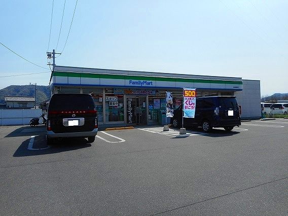 近くのファミリーマート福山駅家店まで500m（徒歩7分）