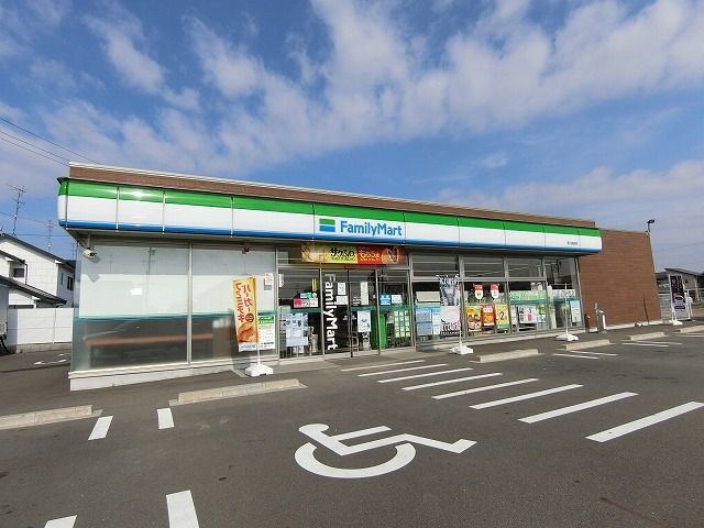 近くのファミリーマート 安八森部店まで750m（徒歩10分）