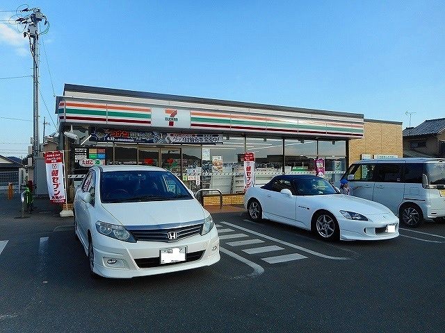 近くのセブンイレブン神辺上御領店まで1,000m（徒歩13分）
