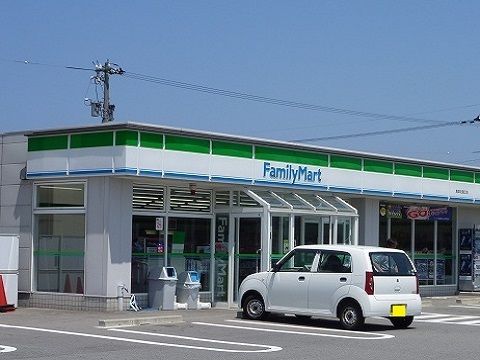 近くのコンビニまで500m（徒歩7分）