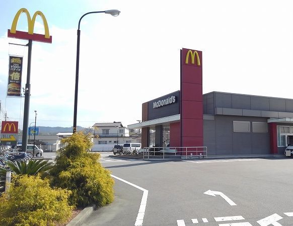 近くのマクドナルドまで500m（徒歩7分）