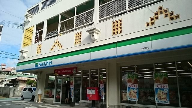 近くのファミリーマート仲間店まで150m（徒歩2分）