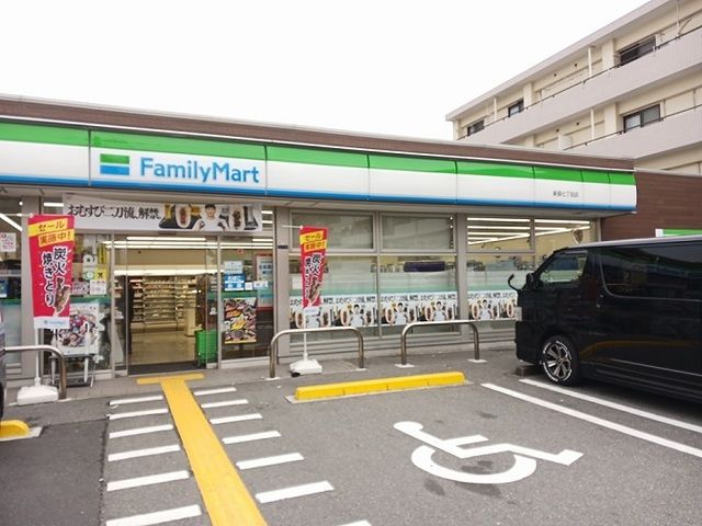近くのファミリーマート様まで500m(徒歩7分)