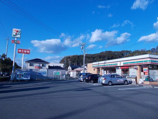 近くのコンビニまで1,000m（徒歩13分）