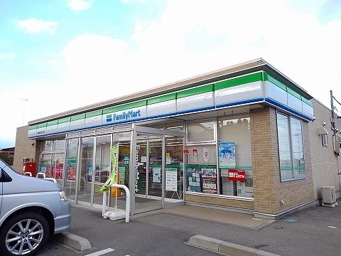 近くのファミリーマート西三島五丁目店まで1,100m(徒歩14分)