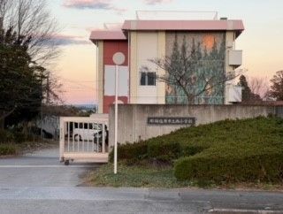 近くの西小学校まで1,950m(徒歩25分)