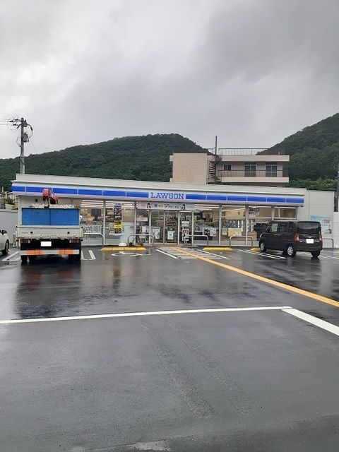 近くのローソン様まで256m(徒歩4分)
