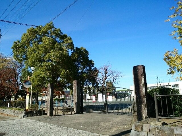 近くの玉村町立玉村小学校まで900m（徒歩12分）