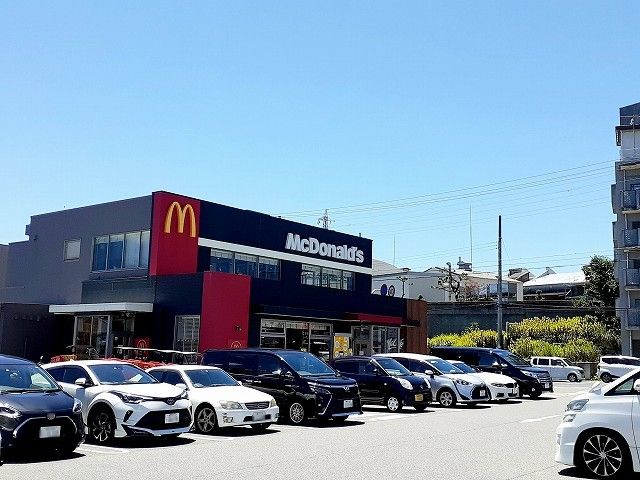 近くのマクドナルド２号線明石店まで800m（徒歩10分）