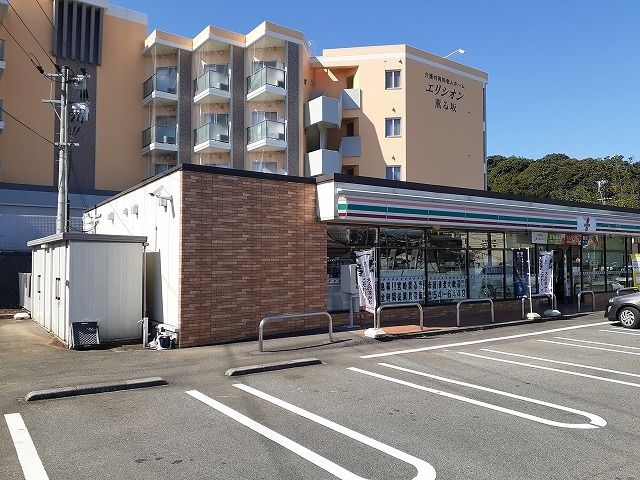 近くのコンビニまで1,200m（徒歩15分）