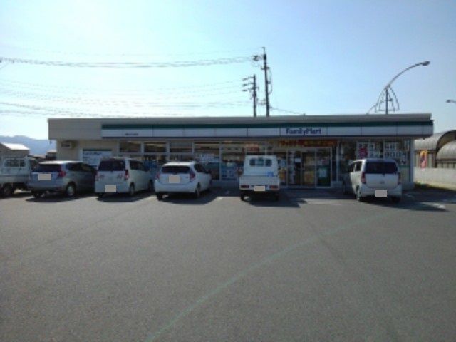 近くのコンビニまで450m（徒歩6分）