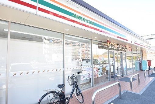 近くのセブン-イレブンまで350m（徒歩5分）