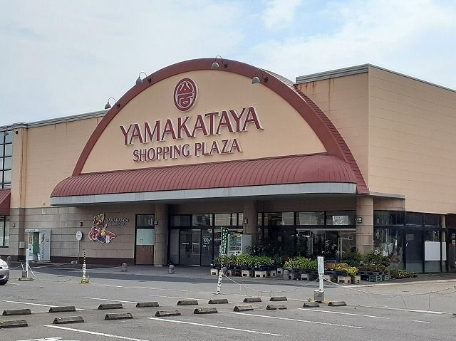 近くの山形屋ショッピングプラザ隼人店まで300m（徒歩4分）