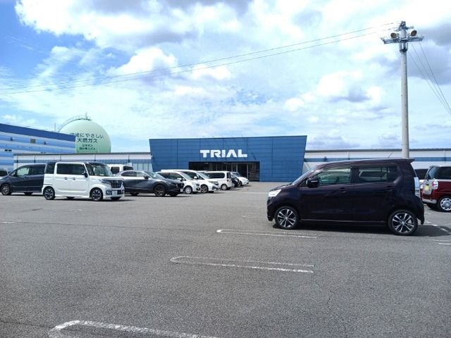 近くのトライアル隼人店まで850m（徒歩11分）