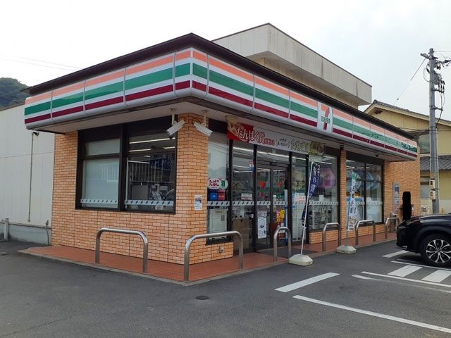 近くのセブンイレブン沼隈町店まで600m(徒歩8分)