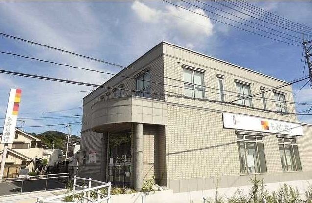 近くのもみじ銀行まで450m(徒歩6分)