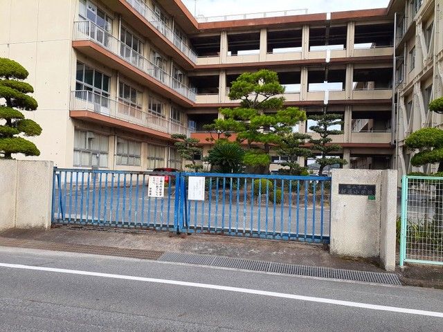 近くの新涯小学校まで550m（徒歩7分）