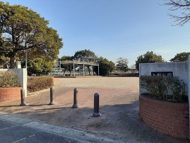 近くの入船公園まで400m（徒歩5分）