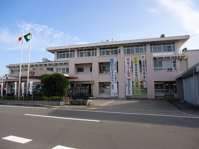 近くの役所まで500m（徒歩7分）
