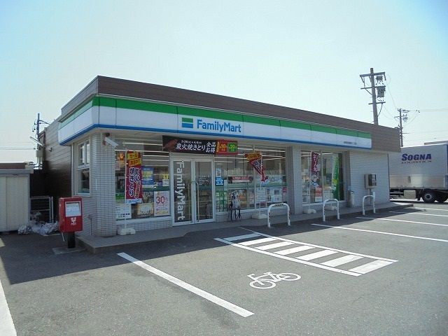 近くのコンビニまで750m（徒歩10分）