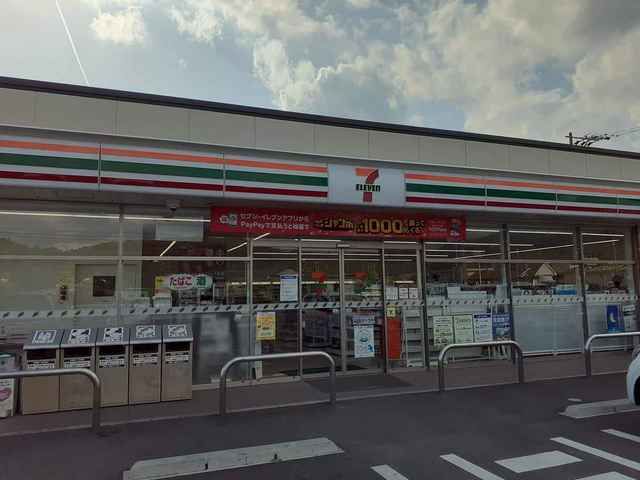 近くのセブンイレブン引佐井伊谷店まで2,000m（徒歩25分）