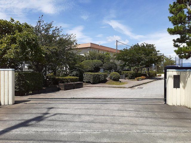 近くの画図小学校まで550m(徒歩7分)