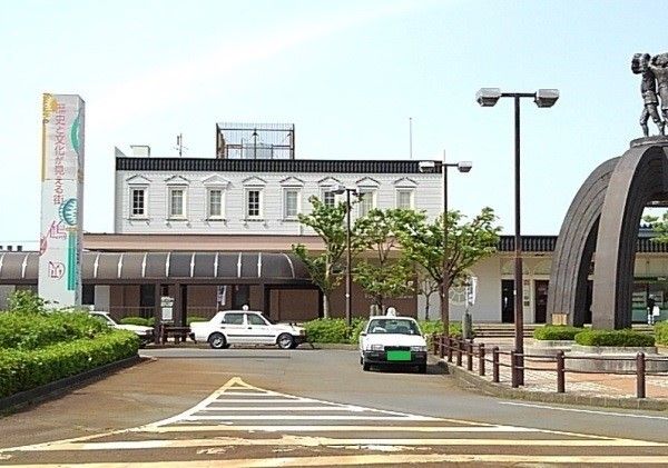 近くの鶴岡駅まで1,000m(徒歩13分)