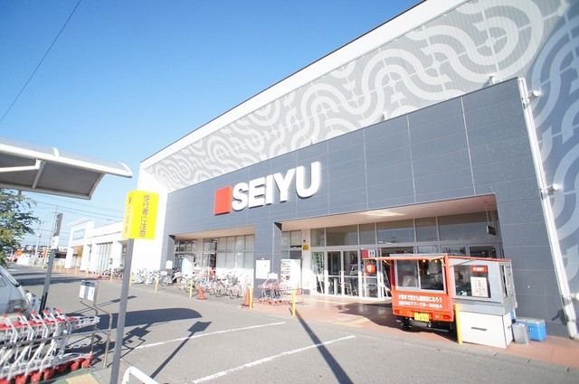 近くの西友伊勢崎茂呂店まで600m（徒歩8分）