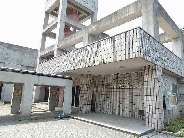 近くの鳥取市青谷町総合支所まで300m（徒歩4分）