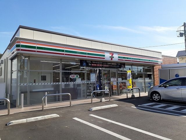 近くのセブンイレブン簗瀬2丁目店まで500m（徒歩7分）