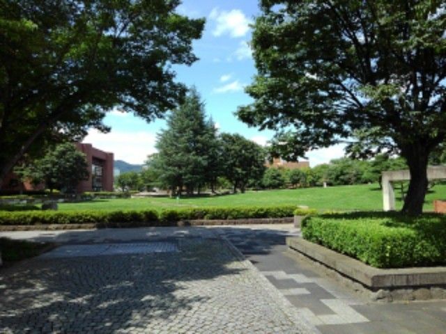 近くの若里公園まで1,100m（徒歩14分）