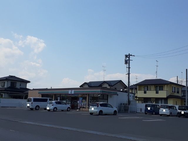 近くのコンビニまで270m（徒歩4分）
