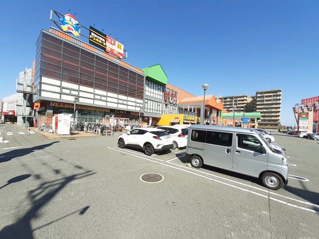 近くのドンキホーテ楽市街道箱崎店まで800m（徒歩10分）