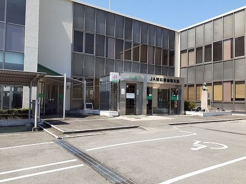 近くのＪＡ徳島県市場支店様まで1,600m（徒歩20分）