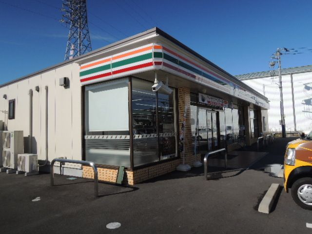近くのセブンイレブン三園平店まで270m（徒歩4分）