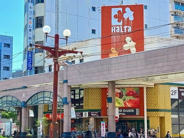 近くのハルタいづろ店まで200m(徒歩3分)