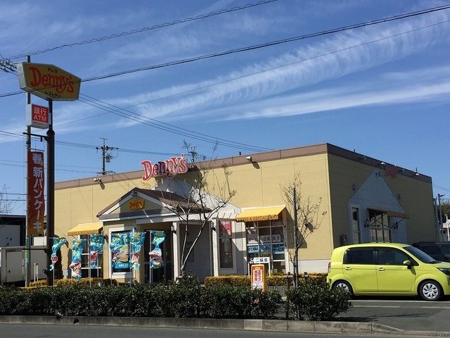 近くのデニーズ浜松志都呂町店まで600m（徒歩8分）