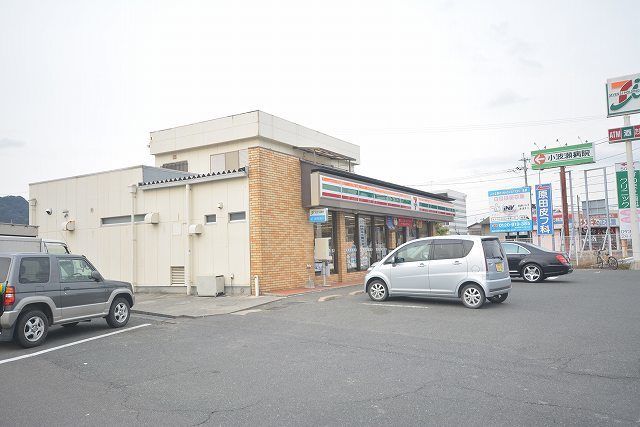 近くのセブンイレブン福岡苅田小波瀬店まで270m（徒歩4分）