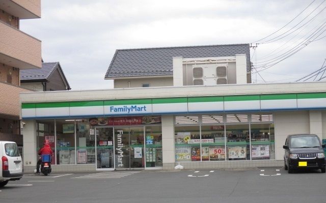 近くのファミリーマート習志野実籾店まで900m(徒歩12分)