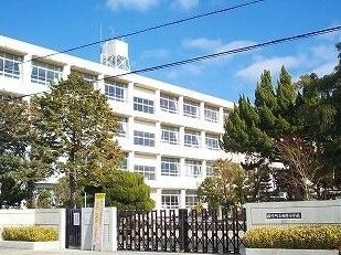 近くの田原小学校まで590m（徒歩8分）