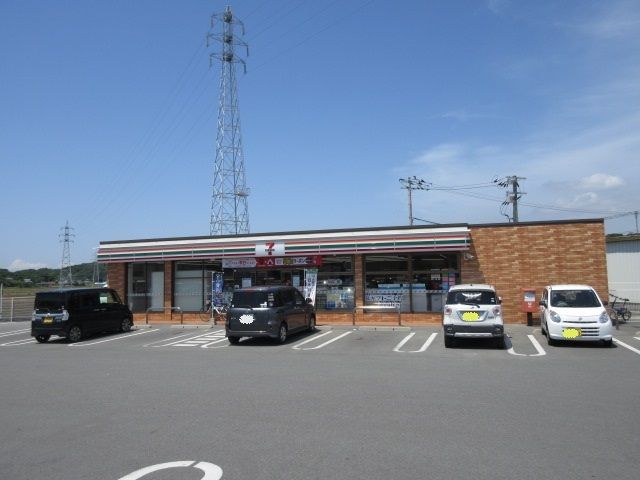 近くのセブンイレブン荒尾本村店まで810m（徒歩11分）