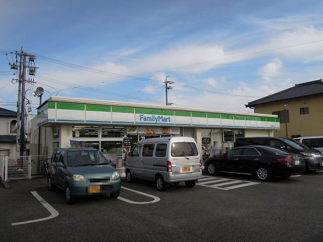 近くのコンビニまで200m（徒歩3分）