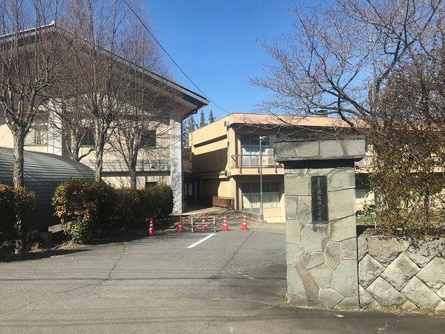 近くの東塩田小学校まで450m（徒歩6分）